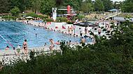 Fast 3000 Menschen besuchten am Sonntagnachmittag der Freibad in H&ouml;chstadt.