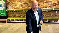 MdL Holger Dremel (CSU, im Bild bei der Landtagswahl 2023) stellt infrage, ob Friedrich Merz (CDU) noch der Richtige ist als Kanzler und Chef der Schwesterpartei.