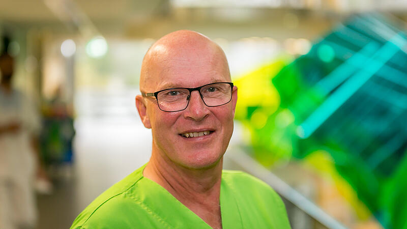 Dr. med. Bernhard Dummer ist Chefarzt der Fachabteilung für Allgemeinchirurgie am Klinikum Forchheim-Fränkische Schweiz. Sein Weg dahin ist ein besonderer - gezeichnet durch Fleiß, Willen und etwas Glück. Ein Porträt.