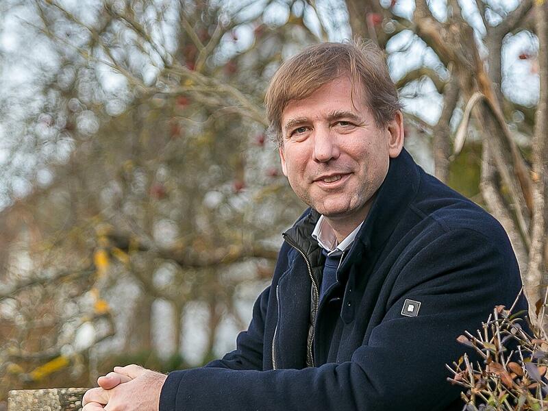 Die gr&ouml;&szlig;te Anspannung ist abgefallen, schon l&auml;nger. Doch Forchheims Landrat Herrmann Ulm will die letzten Monaten seiner Amtszeit noch einiges schaffen. fraenkischertag.de hat er exklusiv zu sich nach Hause eingeladen und gibt Einblicke in das Seelenlebens eines leidenschaftlichen Politikers, der bald aufh&ouml;rt.