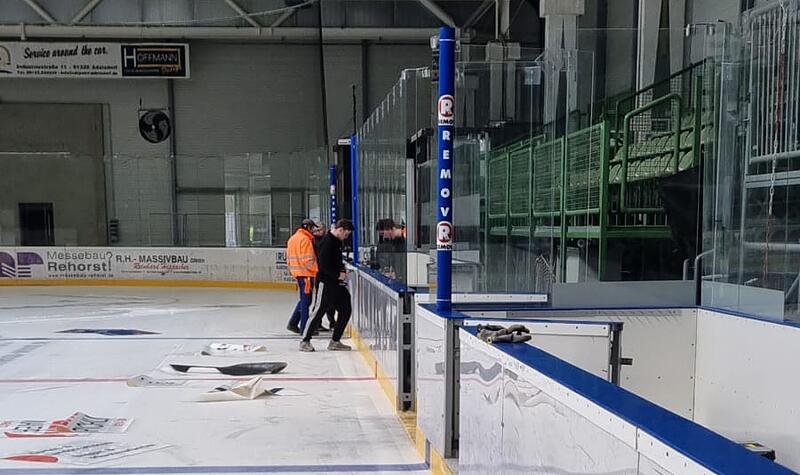 Eishalle am Kieferndorfer Weg: Bandenwerbung abgebaut Die Bandenwerbung der Höchstadt Alligators muss weichen. Bald geht der Umbau der Eishalle weiter.