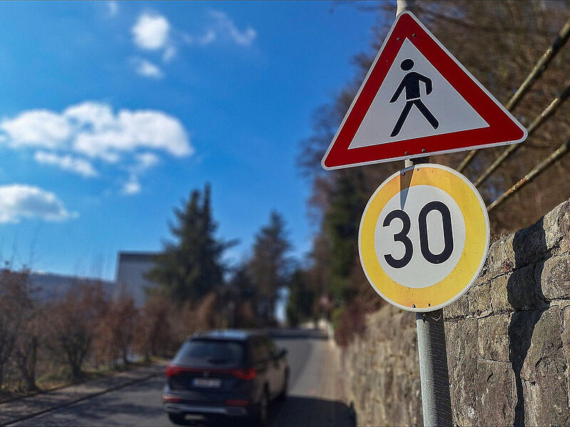 Stra&szlig;enverkehr in Bad Br&uuml;ckenau: Tempomessung