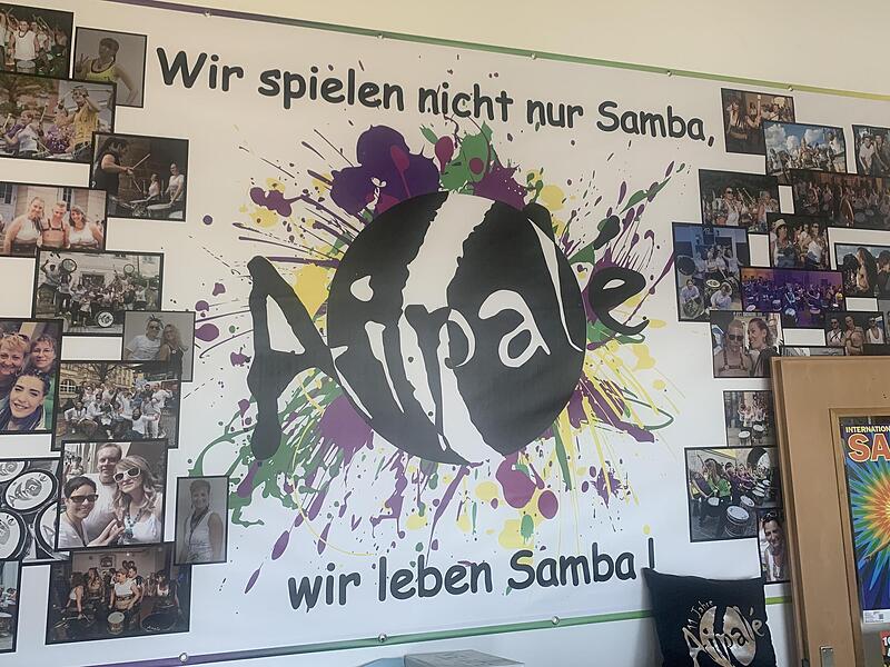 Das Motto von Aipalé ist im Probenraum allgegenwärtig. Das Motto von Aipalé ist im Probenraum allgegenwärtig.