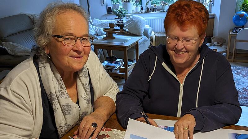 Irmengard Van de Weyer (links) und Ursula Nickel bei der Vorbereitung der Veranstaltung zum zehnjährigen Bestehen der Adipositas-Selbsthilfegruppe Bad Kissingen. Irmengard Van de Weyer (links) und Ursula Nickel bei der Vorbereitung der Veranstaltung zum zehnjährigen Bestehen der Adipositas-Selbsthilfegruppe Bad Kissingen.