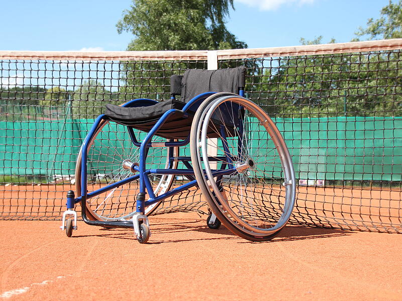 Der Sportrollstuhl f&uuml;r den 19. Juli wurde bereits geliefert. Noch fehlt es an Interessierten, die ihn nutzen und das Tennisspiel ausprobieren wollen.