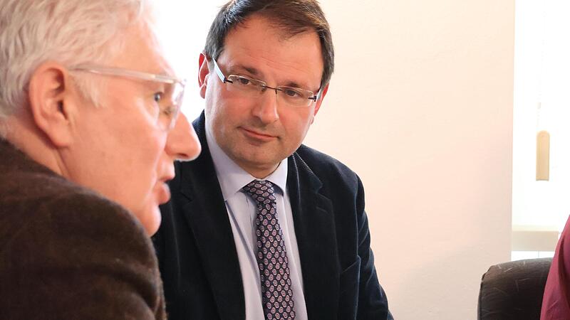 Bürgermeister Günther Hübner (links) im Gespräch mit MdL Martin Schöffel