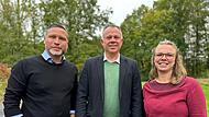 Der neue Hausarzt Andreas Gerhardt (M.) gemeinsam mit Ahorns Bürgermeister Martin Finzel und der Leiterin des Sozialbereiches Dorothee Gerhardt.