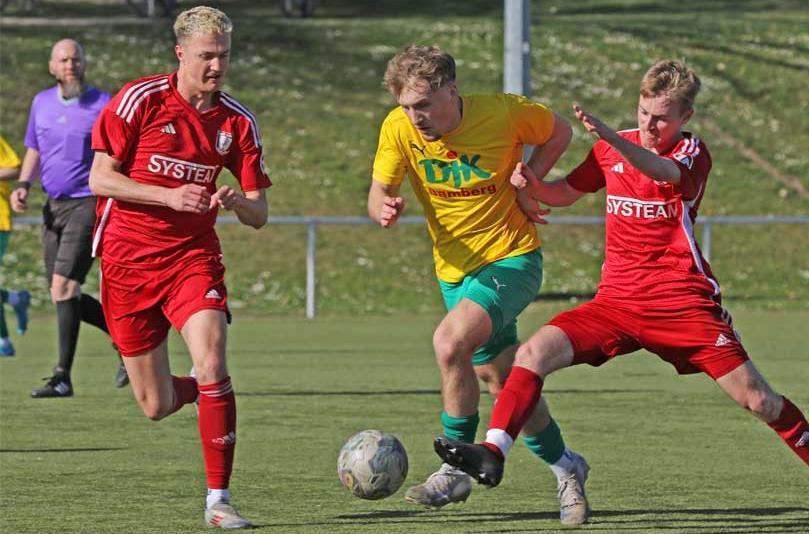 Philip Eiermann (links), Torschütze zuletzt in Bamberg, und Yannik Kasper (rechts) wollen mit dem TSV Staffelstein gegen Friesen drei Punkte einfahren. Philip Eiermann (links), Torschütze zuletzt in Bamberg, und Yannik Kasper (rechts) wollen mit dem TSV Staffelstein gegen Friesen drei Punkte einfahren.