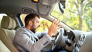 Dichtes Auffahren, wildes Gestikulieren, wüstes Schimpfen: Aggressionen im Straßenverkehr sind eher die Regel als die Ausnahme. Dichtes Auffahren, wildes Gestikulieren, wüstes Schimpfen: Aggressionen im Straßenverkehr sind eher die Regel als die Ausnahme.