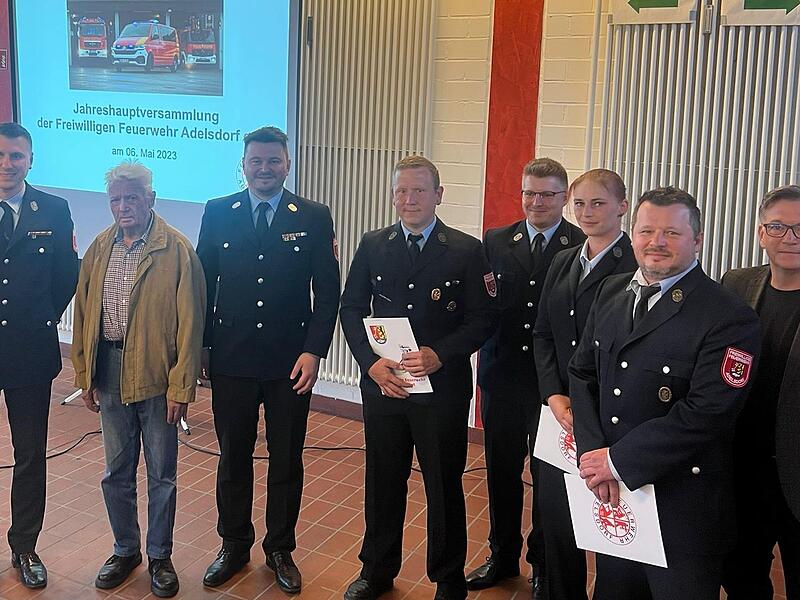 von links: Alexander Triebel, Hans Stillrich, Thomas Lay, Christoph Mauer, Marcus Dangel, Kerstin Halfter, Arkadiusz Zabawski, Bürgermeister Karsten Fischkal