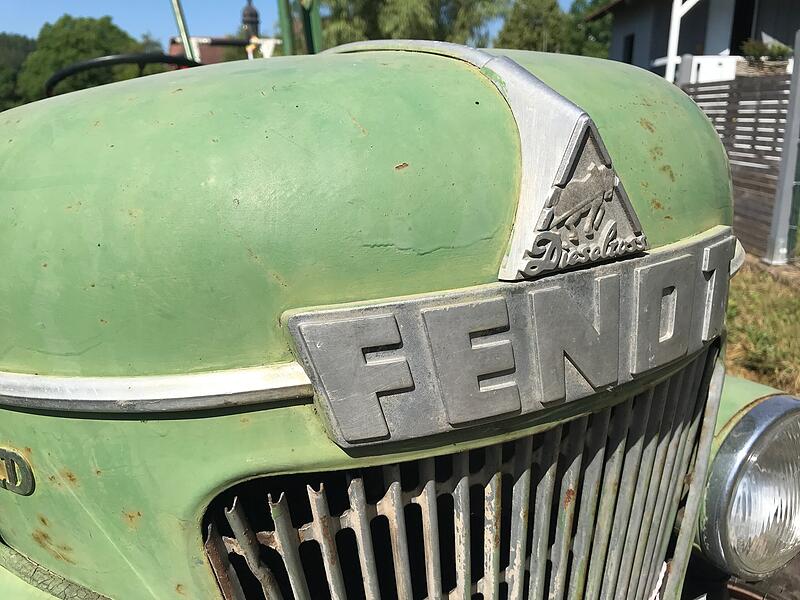 1000 Jahre Ailsbach: Die Oldtimer gl&auml;nzten und tuckerten um die Wette