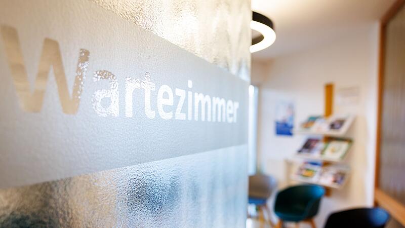 Wartezimmer in Hausarztpraxis