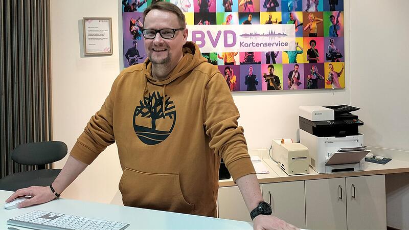 Bernd Schmitke ber&auml;t wieder Ticketk&auml;ufer im BVD.