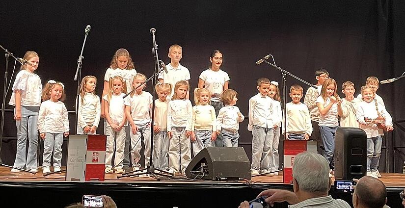 Der interkulturelle Kinderchor der Caritas präsentierte unter anderem das Lied „Hand in Hand“ und sang dieses in deutscher Sprache. Ein sehr gelungenes Beispiel für Integration.