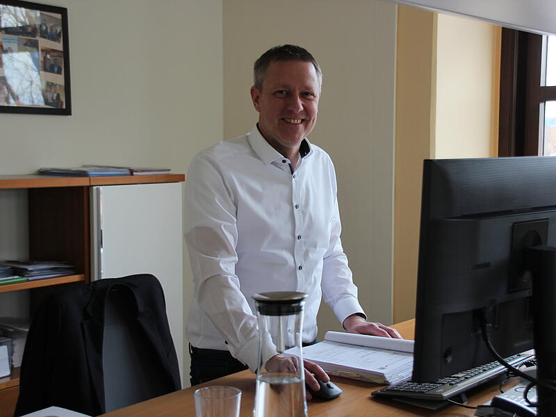 Marco Steiner in seinem Büro im Rathaus von Rödental