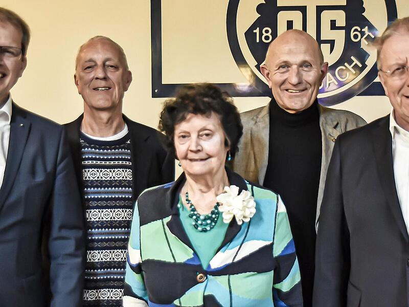 Im Bild Dritter B&uuml;rgermeister Ralf Hartnack, Uwe Kern, Heidesuse Wagner, Michal Deichsel (alle ATS) und Bezirkstagspr&auml;sident Henry Schramm.