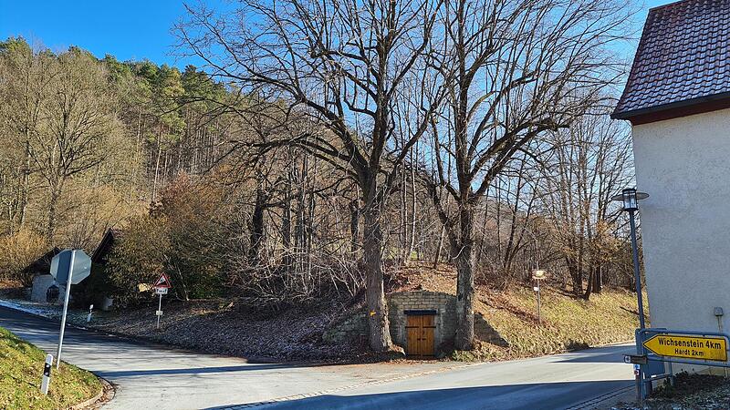 Am Ortsausgang von Wannbach Richtung Unterzaunsbach &ndash; hinter den Kellern in Richtung Wichstenstein &ndash; soll das Heizgeb&auml;ude stehen.Forchheim & Fr&auml;nkische Schweiz