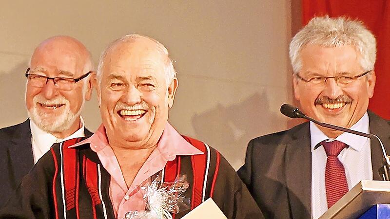 Für sein Engagement geehrt: Theodor Wagner (Mitte) Für sein Engagement geehrt: Theodor Wagner (Mitte)