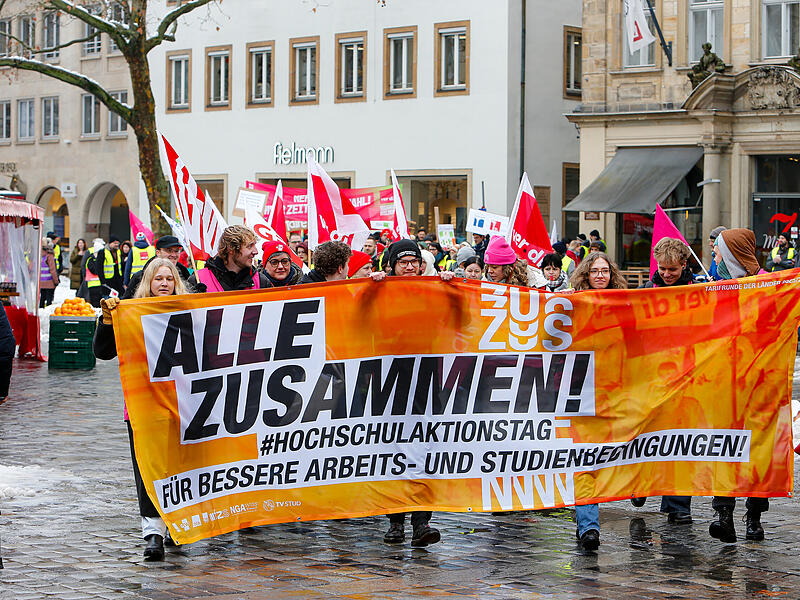 Demo UniStreik Universit&auml;t