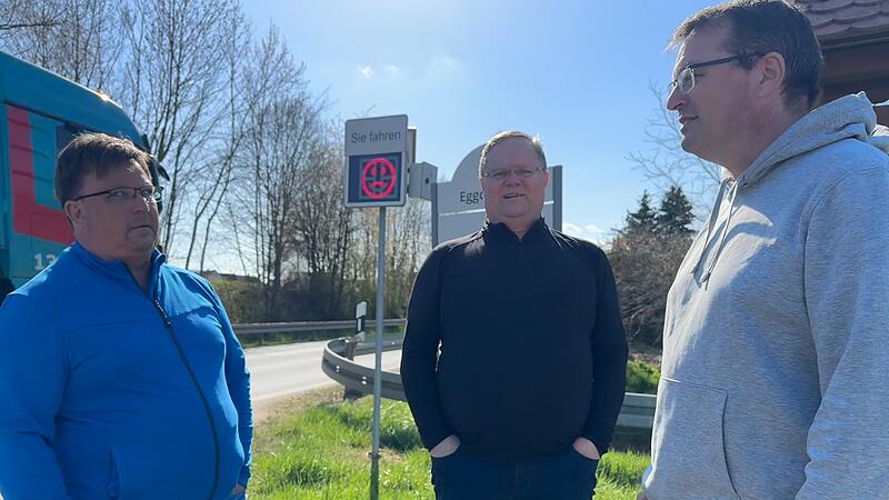 Schon am Geräusch erkennt Stefan Höck (links), dass der herannahende Lkw viel zu schnell unterwegs warForchheim & Fränkische Schweiz Schon am Geräusch erkennt Stefan Höck (links), dass der herannahende Lkw viel zu schnell unterwegs war.