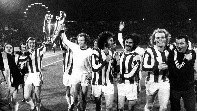 Bayern München mit dem Europapokal 1974