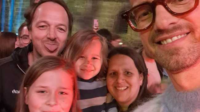 Ganz nah dran: Ein Familienselfie mit Joko Winterscheidt...Joko & Klaas auf der Plassenburg: Die sch&ouml;nsten Leserbilder