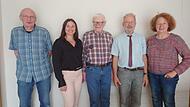 Gratulation zum runden Geburtstag: (von links) M&auml;nnerchorsprecher Hartmut Gro&szlig;mann, Chorleiterin Ganna Kravchenko, Jubilar Horst Hippler, 1. Vorsitzender Dr. Ulrich Martens und 2. Vorsitzende Margot Heilmann.