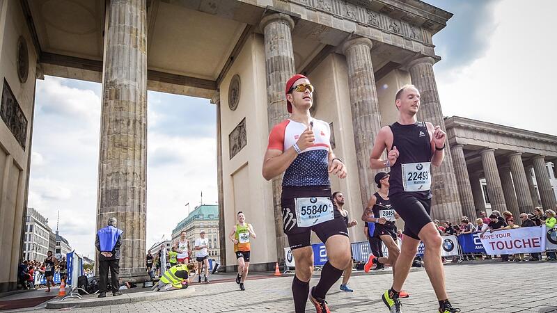 Der erste &bdquo;gro&szlig;e&ldquo; Marathon von Markus Geiger (Mitte): 2018 lief der Schlammersdorfer den Berlin-Marathon.