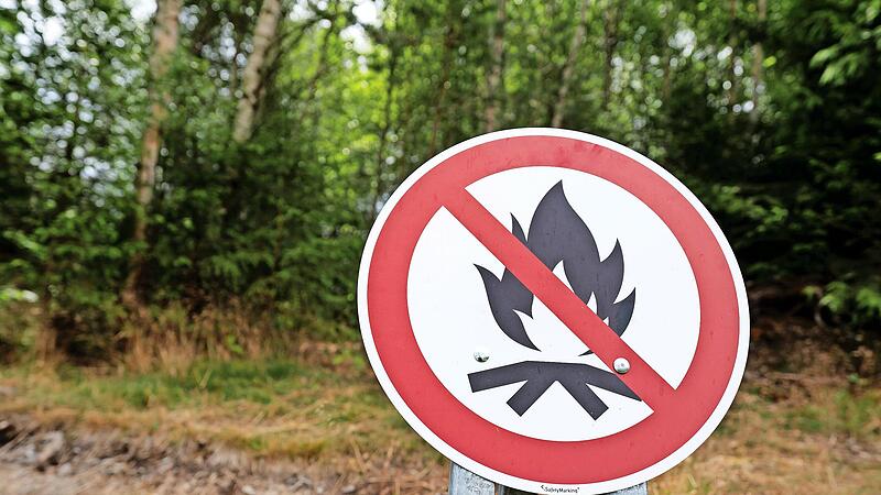 Wegen akuter Brandgefahr ist im Markt Zeitlofs ab sofort offenes Feuer verboten. Wegen akuter Brandgefahr ist im Markt Zeitlofs ab sofort offenes Feuer verboten.