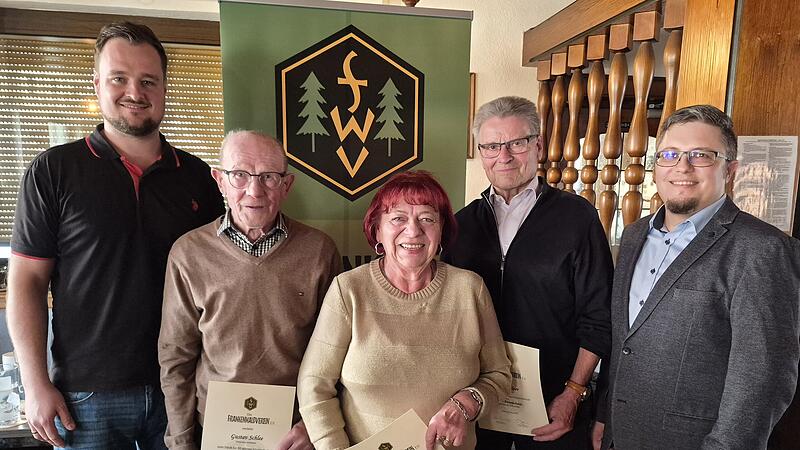 Ehrungen beim FWV Wallenfels. Von links: Florian Lutz, Gustav Schlee, Heidi B&auml;renz, Klaus Stolper und Mario St&ouml;cker.