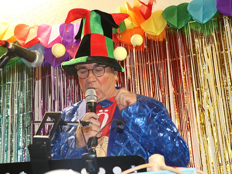 Gekonnt f&uuml;hrte J&uuml;rgen Grune durch das Programm.