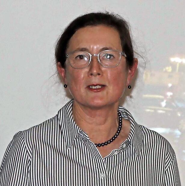 Über die Verhüllung des L’arc de Triomphe berichtete Kerstin Sperschneider beim KKV.