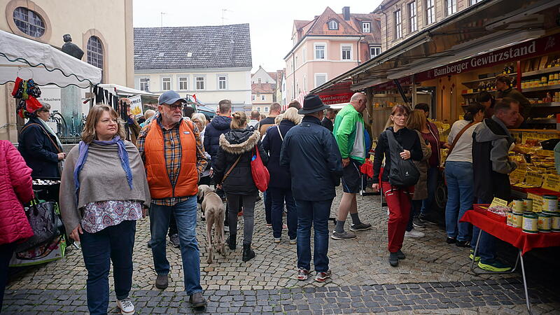 Gut besucht war der Herbstmarkt am Rathausplatz am verkaufsoffenen Mantelsonntag.