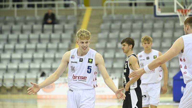 Zuletzt gegen die Fellbach Flashers stellte Nico Höllerl seine Treffsicherheit von jenseits der Dreierlinie unter Beweis. So trug er 21 Zähler, seine persönliche Bestleistung in der ProB, zum Sieg des BBC Coburg bei.