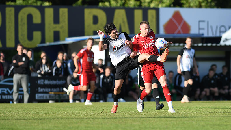 Relegation zur Landesliga: Der FC Sand (wei&szlig;e Trikots) entschied das Derby gegen die DJK Dampfach vor knapp 1800 Zuschauern mit 1:0 f&uuml;r sich.
