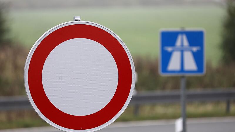 Sperrung einer Autobahn Sperrung einer Autobahn