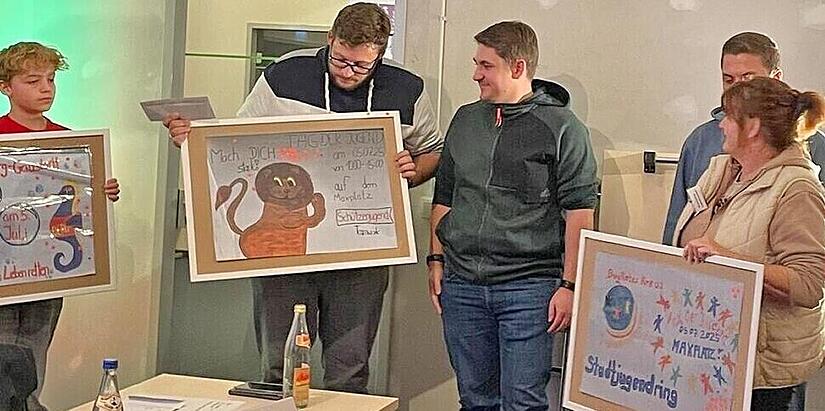 Drei Preise für die Plakatwände zum Tag der Jugend wurden vergeben.