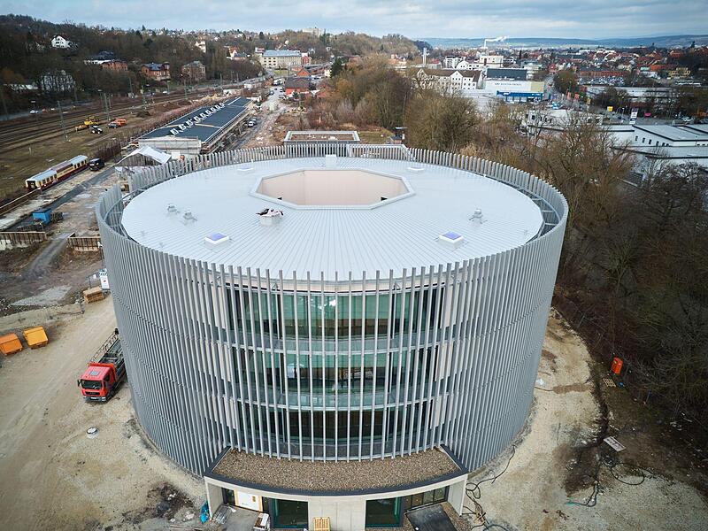 Shakespeare war das Vorbild: In Coburg wird derzeit ein rundes Theater gebaut, das Globe. Die Eröffnung ist für Oktober 2023 geplant. Shakespeare war das Vorbild: In Coburg wird derzeit ein rundes Theater gebaut, das Globe. Die Eröffnung ist für Oktober 2023 geplant.
