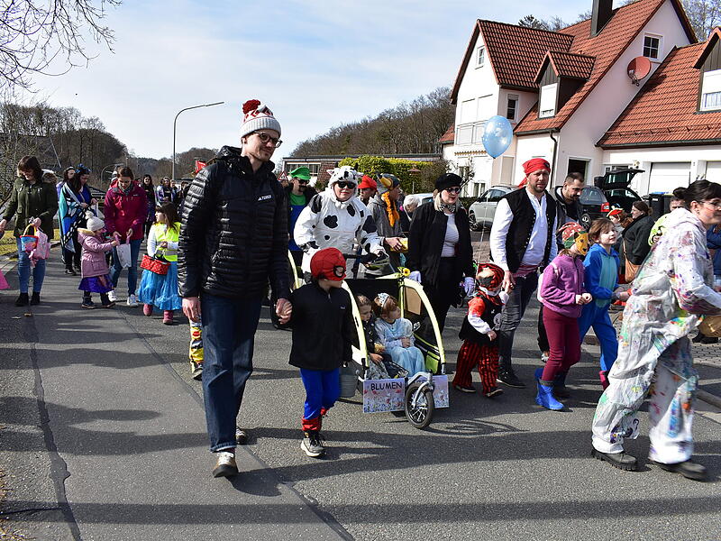 Viel los beim Hiltpoltsteiner Straßenfasching 2025 am FaschingsdienstagViel los beim Hiltpoltsteiner Straßenfasching 2025 am Faschingsdienstag Viel los beim Hiltpoltsteiner Straßenfasching 2025 am Faschingsdienstag