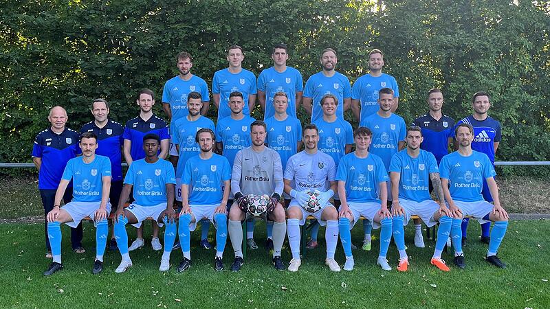 Unser Bild zeigt den TSV Münnerstadt um (hinten, von links) Jannik Schmittzeh, Kilian Back, Daniel Vielwerth, Sebastian Köhler, Nicolas Weber; (mittlere Reihe, von links) Vorsitzenden Günter Scheuring, die Abteilungsleiter Walter Fleischmann und ... Unser Bild zeigt den TSV Münnerstadt um (hinten, von links) Jannik Schmittzeh, Kilian Back, Daniel Vielwerth, Sebastian Köhler, Nicolas Weber; (mittlere Reihe, von links) Vorsitzenden Günter Scheuring, die Abteilungsleiter Walter Fleischmann und ...