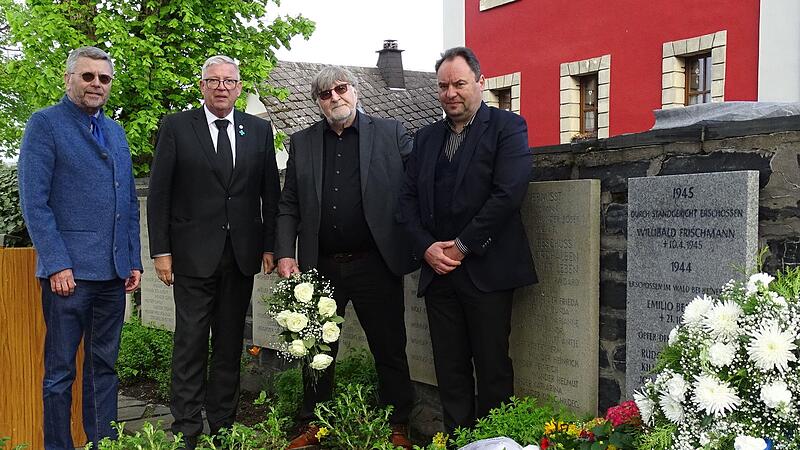 Initiator Horst Mohr (2. v. r.), mit (v. r.) Bürgermeister Michael Pöhnlein, Robert Fischer und Wolfgang Schmitt