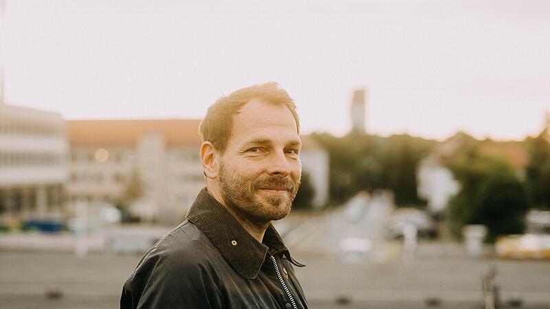 Martin Beyer lebt als freier Autor in Bamberg.