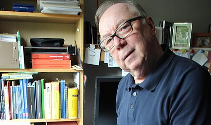 Klaus Tkotz in seinem Arbeitszimmer mit mehreren Exemplaren seiner j&uuml;ngsten Fachb&uuml;cher &ndash; mit &Uuml;bersetzungen unter anderem ins Tschechische, Vietnamesische und Chinesische. R. Popp