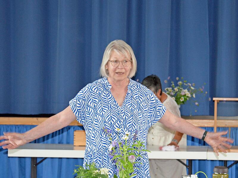 Karin Braun sprach bei der Gruppe 60plus über die Vorzüge und Wirkweise von Kräutern. Karin Braun sprach bei der Gruppe 60plus über die Vorzüge und Wirkweise von Kräutern.