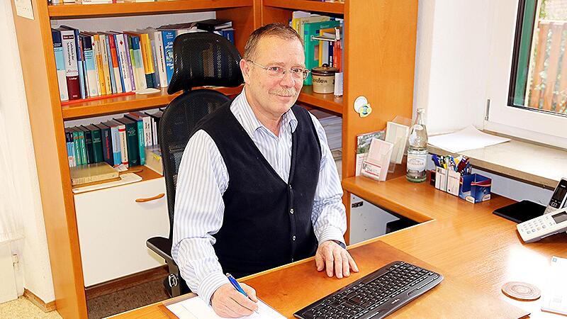 Diethelm Schorscher r&auml;umte seinen Stuhl zum Jahresbeginn in der Gemeinschaftspraxis in Pfarrweisach f&uuml;r seine Nachfolgerin Katja Multerer.