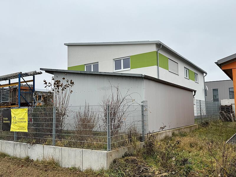 Im Gewerbegebiet in Gro&szlig;enseebach wurde die Umwidmung eine Gewerbefl&auml;che im Dachgeschoss zu einer Wohnung abgelehnt.