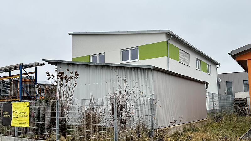 Im Gewerbegebiet in Gro&szlig;enseebach wurde die Umwidmung eine Gewerbefl&auml;che im Dachgeschoss zu einer Wohnung abgelehnt.