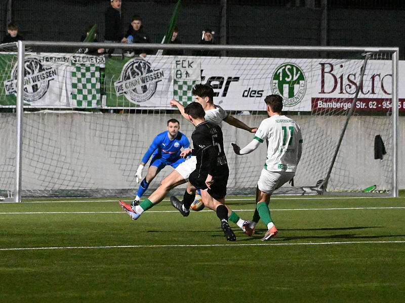 Sport Fu&szlig;ball Saison 2025 / 2026 Bayernliga Nord  21. Spiel am Freitag  06.03.2026 Spielort  Neudrossenfeld Sportpark Am Weinberg  Kunstrasenplatz  Beginn 19.00 h  TSV Neudrossenfeld  gegen FC Eintracht Bamberg Halbzeitergebnis tor 0:1 LUca Auer gegen To