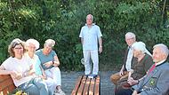 Bitte Platz nehmen: Am Zisternenplatz in der Straße „Alte Weth“ hat der Obst- und Gartenbauverein Wermerichshausen einen attraktiven Ruheplatz mit einem Tisch und zwei Bänken angelegt. Finanzielle Unterstützung gab es aus dem Regionalbudget der NE...