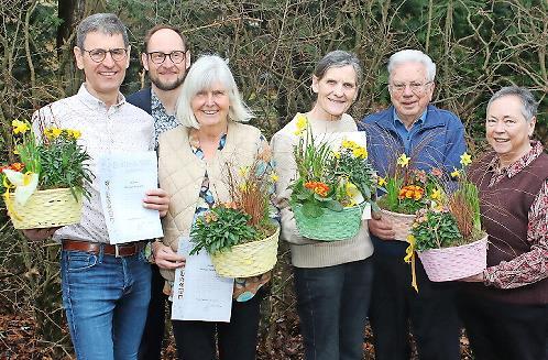 Ehrungen beim Obst- und Gartenbauverein Niederfüllbach (von links): Thomas Basedow, Bürgermeister Bastian Büttner, Vorsitzende Renate Holzheid, Marita Pollex-Claus, Klaus Hertle und Erika Kraus. Ehrungen beim Obst- und Gartenbauverein Niederfüllbach (von links): Thomas Basedow, Bürgermeister Bastian Büttner, Vorsitzende Renate Holzheid, Marita Pollex-Claus, Klaus Hertle und Erika Kraus.